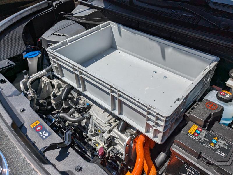 Kia e-Niro Frunk supports