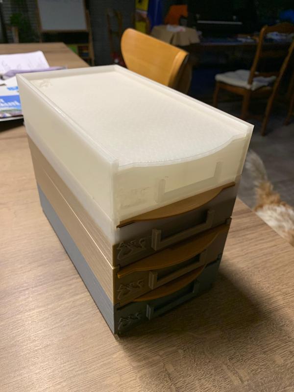 boite empilable avec cloisonnements