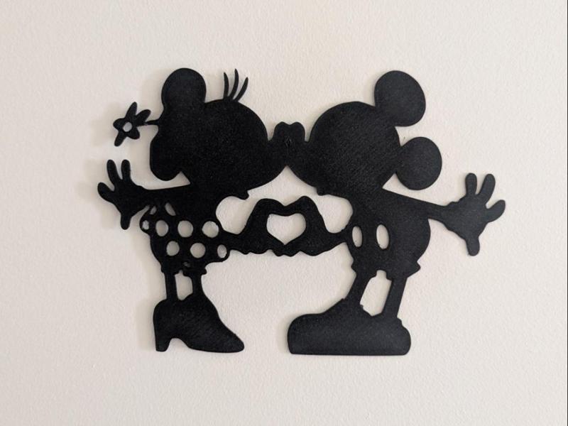 Mickey and Minnie kisses