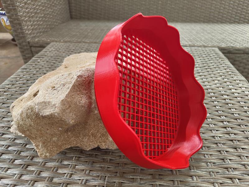 Toy sand sifter