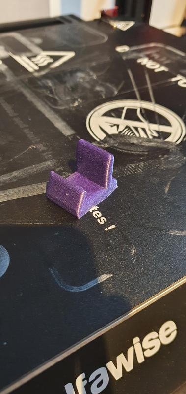 SUPPORT DE TELEPHONE MINIMALISTE