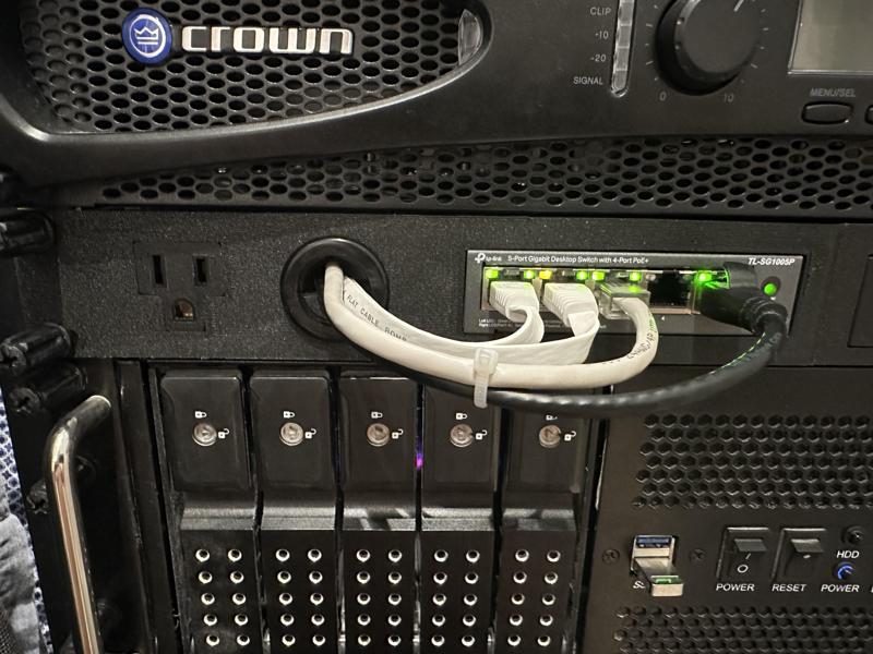 TP-Link POE TL-SG1005P, Half Rack Mount