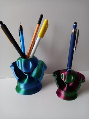 Alien pen holder pen holder