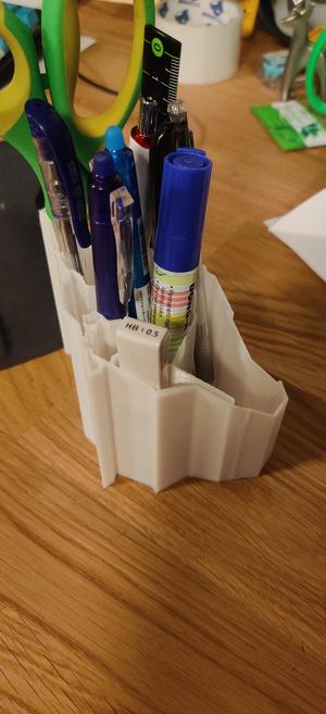 Saudi Arabia regional map pen/vase