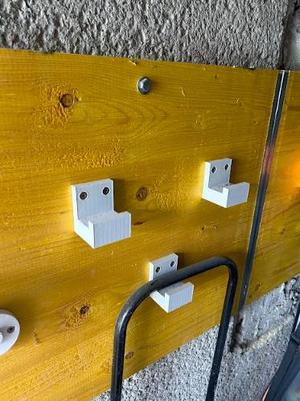 Ein einfacher Halter für eine Leiter