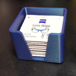 Lens wipe dispenser