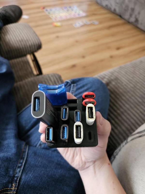 USB A + C Holder