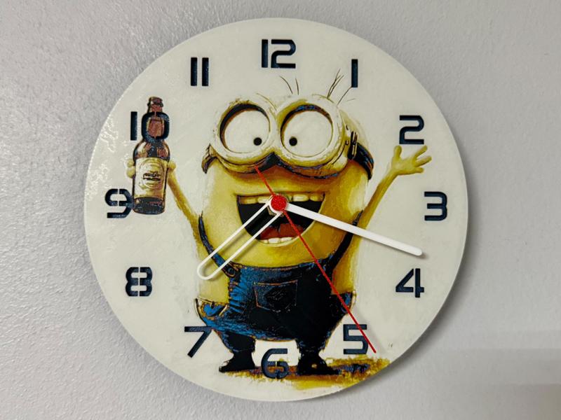 wall / desk clock Minion Quitting time