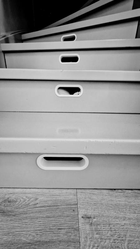 Embedded hole drawer handle design