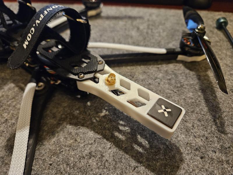 Rekon7 - Long GPS and SMA antenna mount