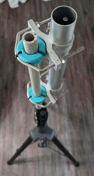 Antenna mast diameter adapter