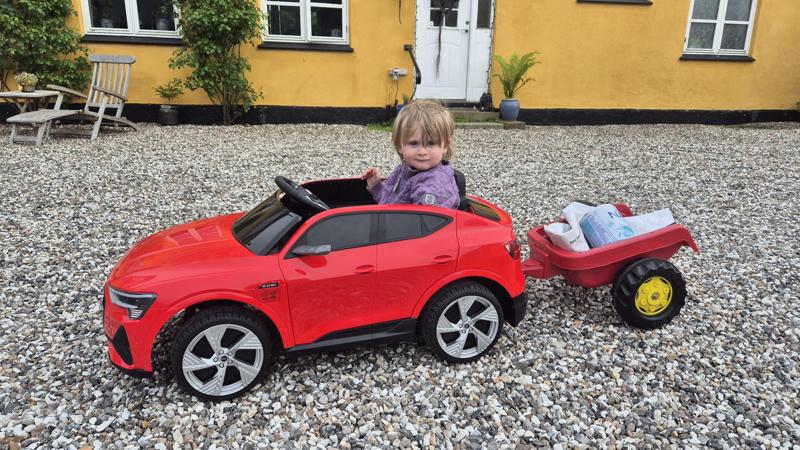 Tow hitch for Kids car (audi)