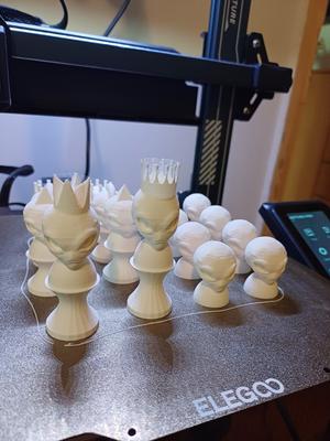 alien head chess set