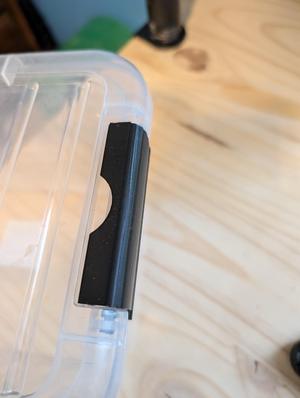 Handle fix for plastic container