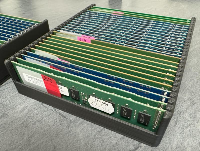 DIMM holder