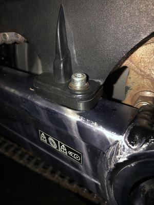 Espaçador do protetor de corrente Triumph Tiger 955i ( Chain guard spacer)