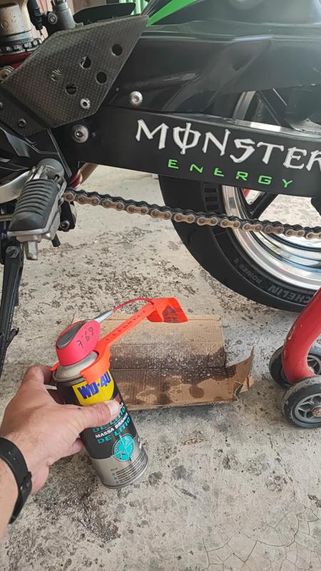 Engrasador de cadena moto/Motorbike chain oiler