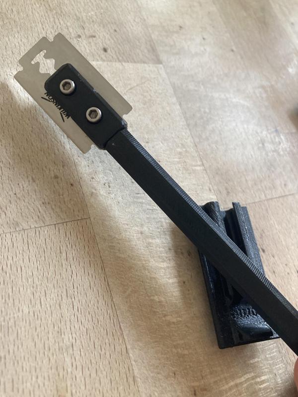 Teiganschneider für Brot - Dough cutter for Bread with protective cap