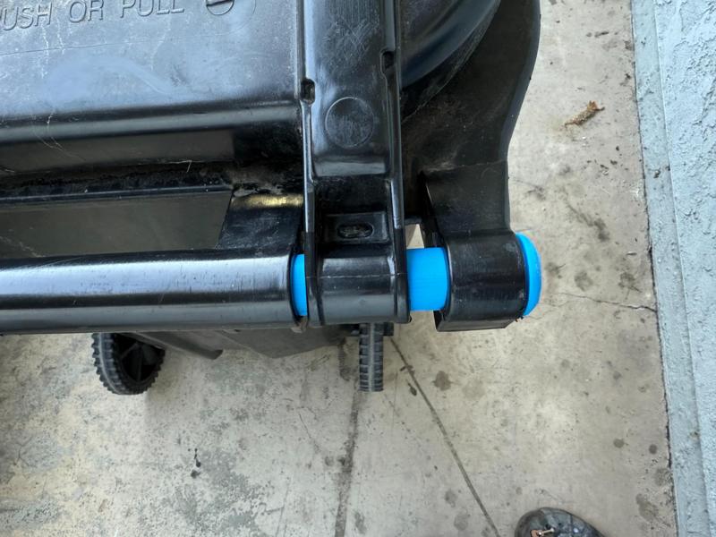 Trash Bin Hinge Clip