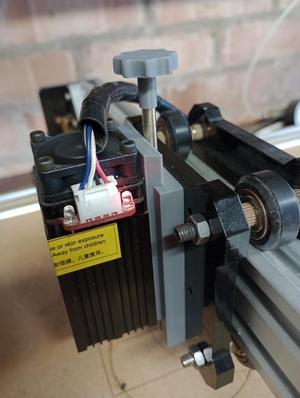 Low profile adjustable diode laser mount