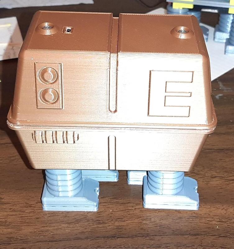 Walking Four Legged Gonk Droid (PLNK)