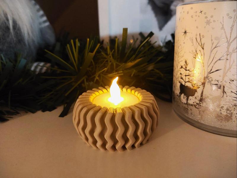 Short Wavy Tea Light Holder