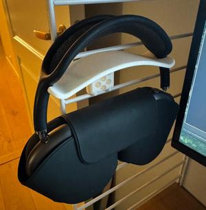 AirPods Max string shelf