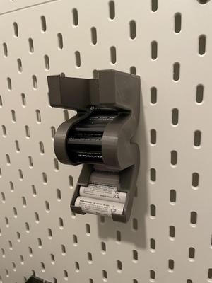 Skadis - AA battery dispenser