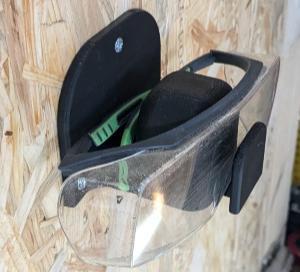 Wall mounted glasses holder