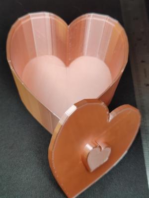 Heart box w/ recessed lid and handle