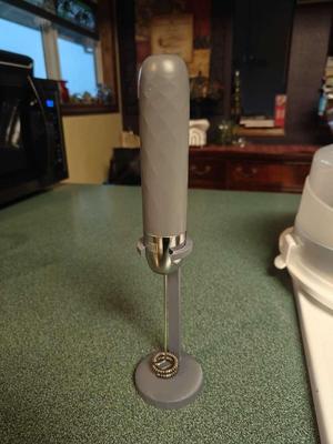 Mixer stand for rechargeable mixer