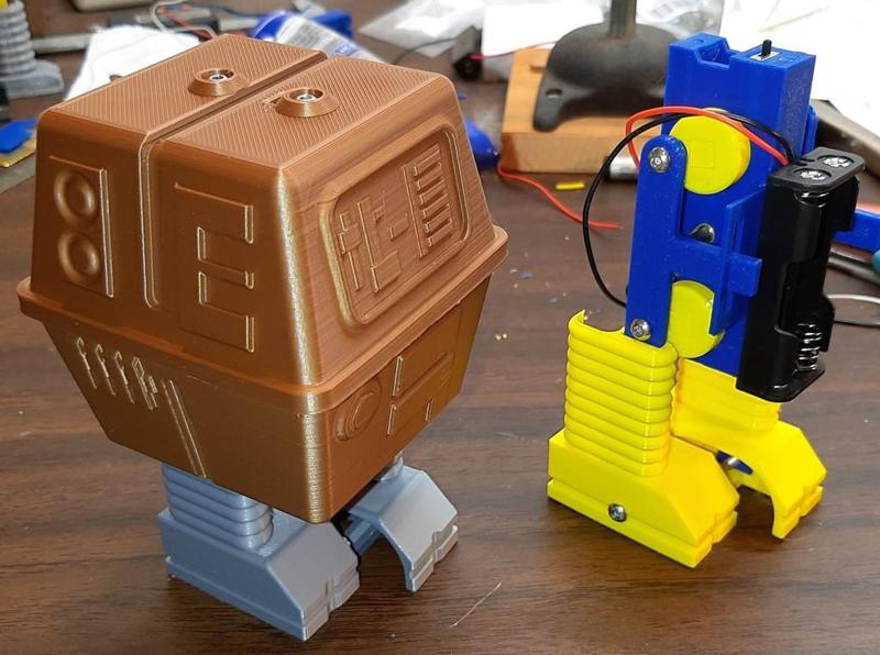 Walking Gonk Droid Toy