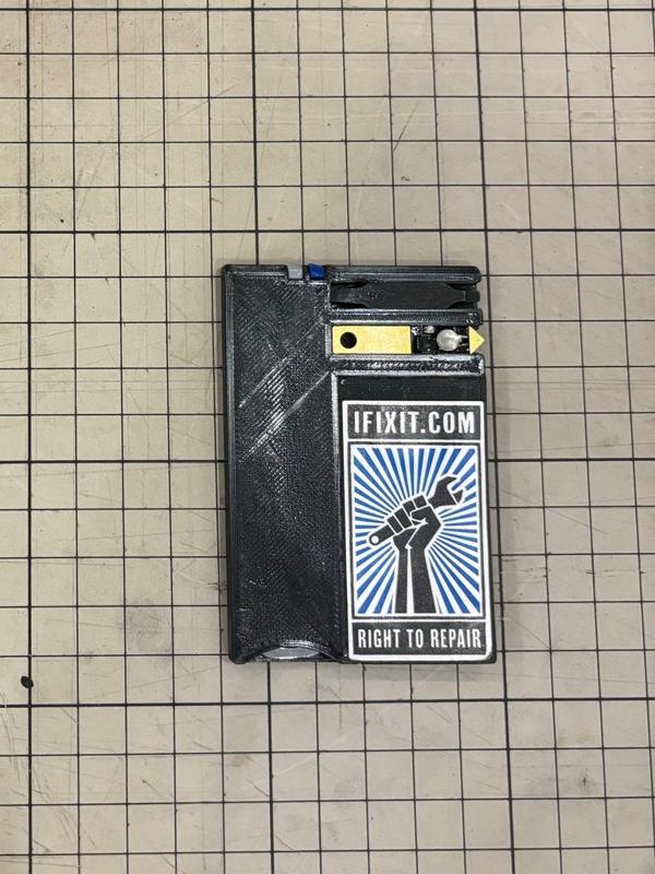 Victorinox Card (Airtag + Leatherman bits)