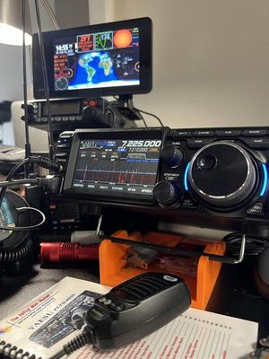 Neat ham radio foldable wire stand riser