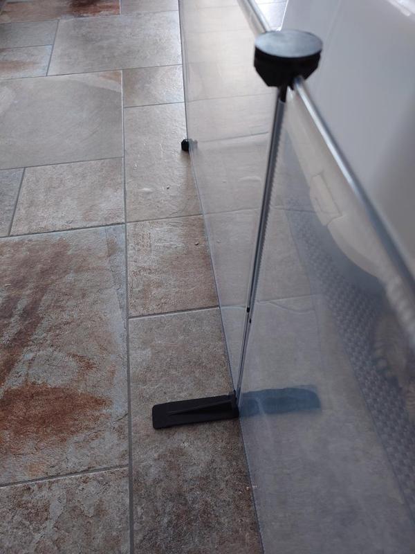 Wide base for cat fence