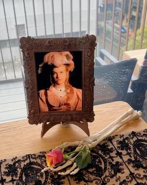 iPad bracket for ornate picture frame