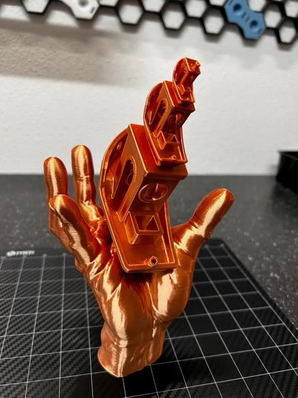 3 BENCHYS ON THING BIG   