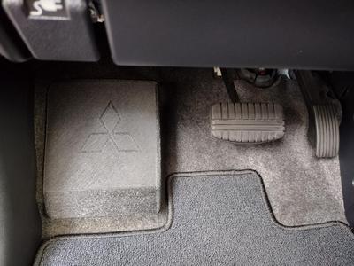 Mitsubishi i-MiEV Foot Rest