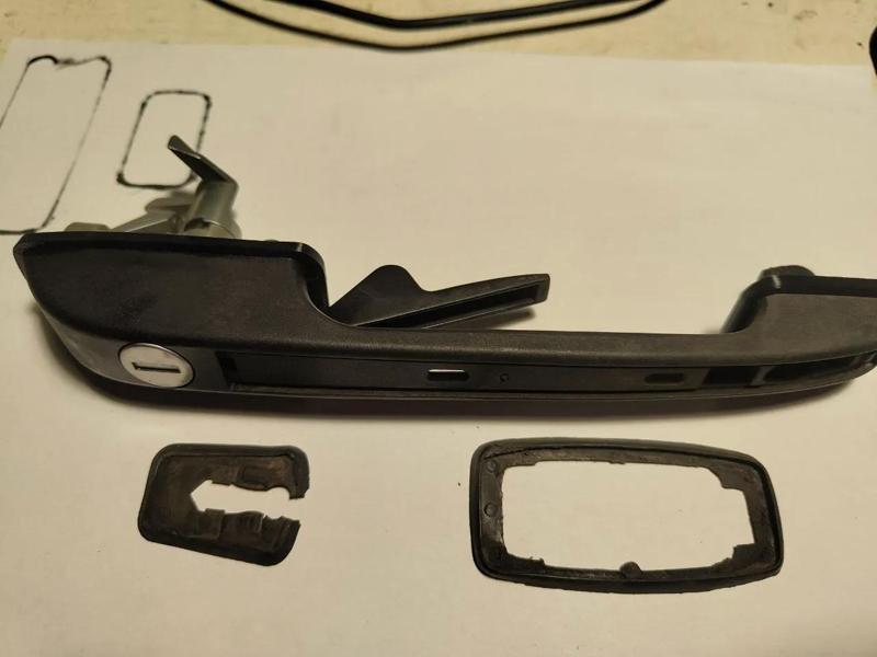 Front Door Handle Seal Set: Golf Mk1 (1975-1983), Golf Mk2 (1984-1992), Caddy Mk1 (1983-1992)   
