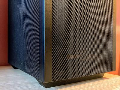 Meshlicious low profile feet with low strain DP/HDMI routing