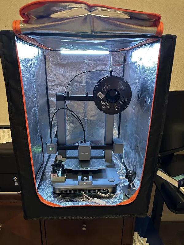 Wire clip for 3mm wire and 8mm pole   