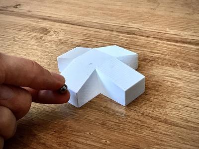 3D printed illusion - Breaks the laws of physics