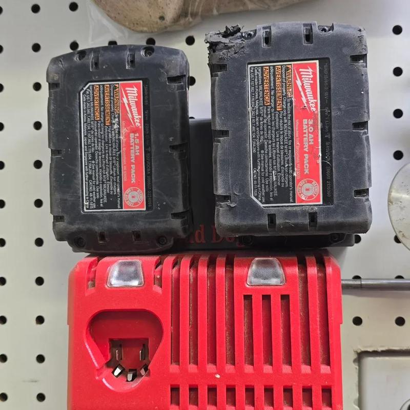 M18 Dual Battery Hold   