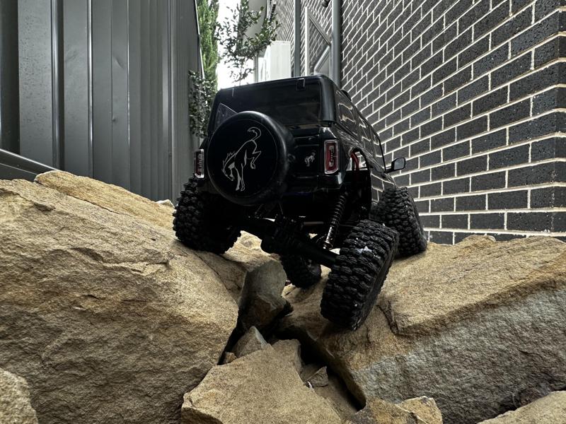 Trx4m Shock mounts integrated battery tray