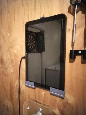 Hinged tablet or phablet wall mount