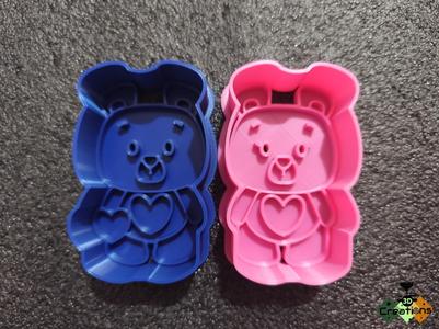 Cookie cutters -Valentine's day bears-.