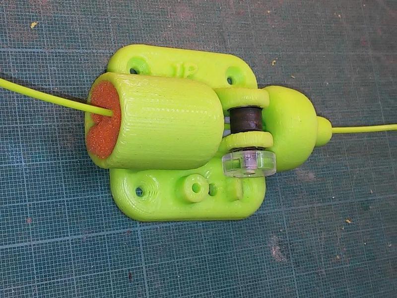 Filament cleaner with jam sensor