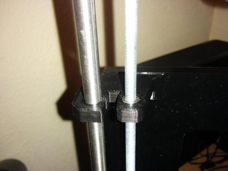 Soporte eje Z superior con rodamiento en varilla.