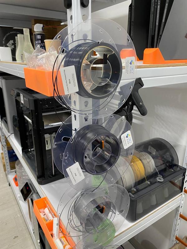 Spool hanger for boltless rack