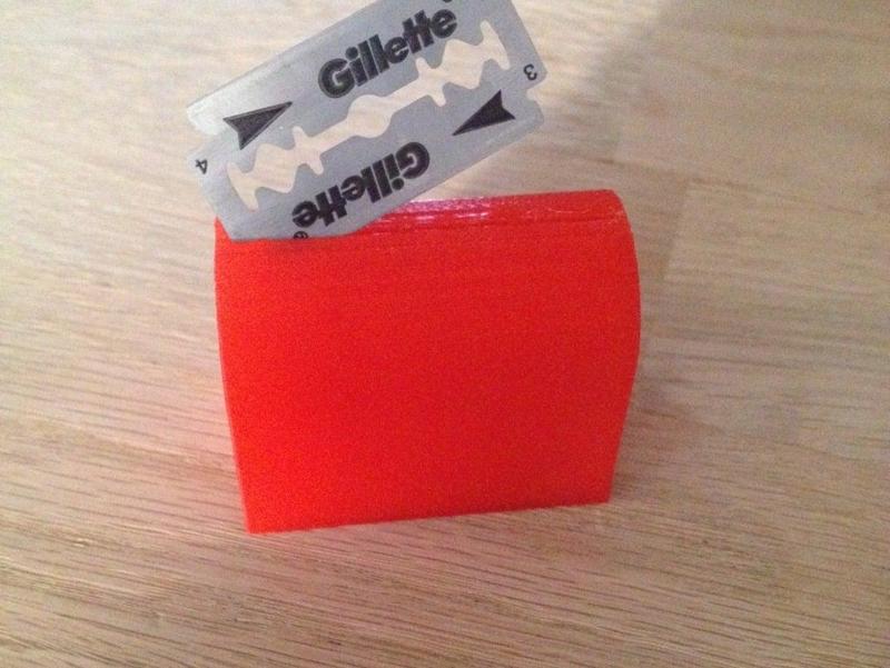 Chest for used safety razor blades